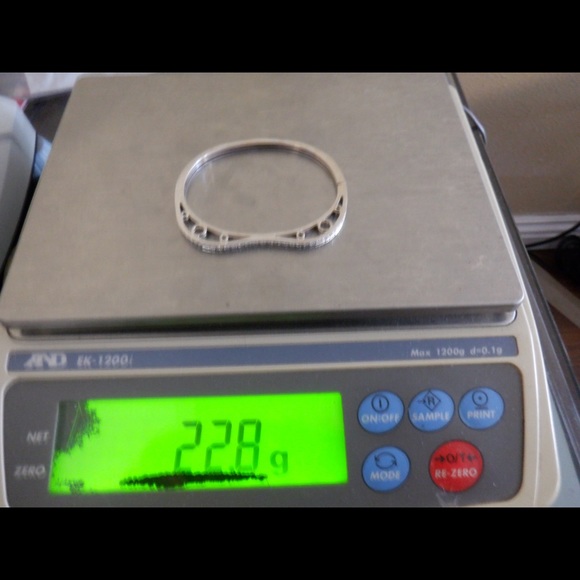 18k  white gold bangle diamond bracelet - Picture 8 of 8